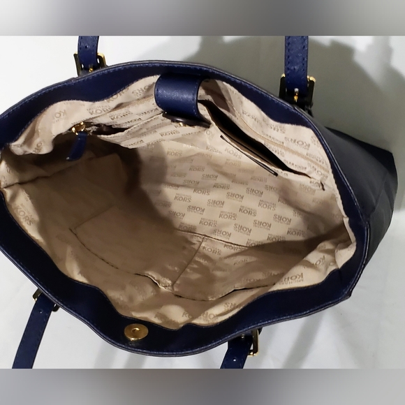 Michael Kors Jet set leather tote. EUC - Picture 14 of 15